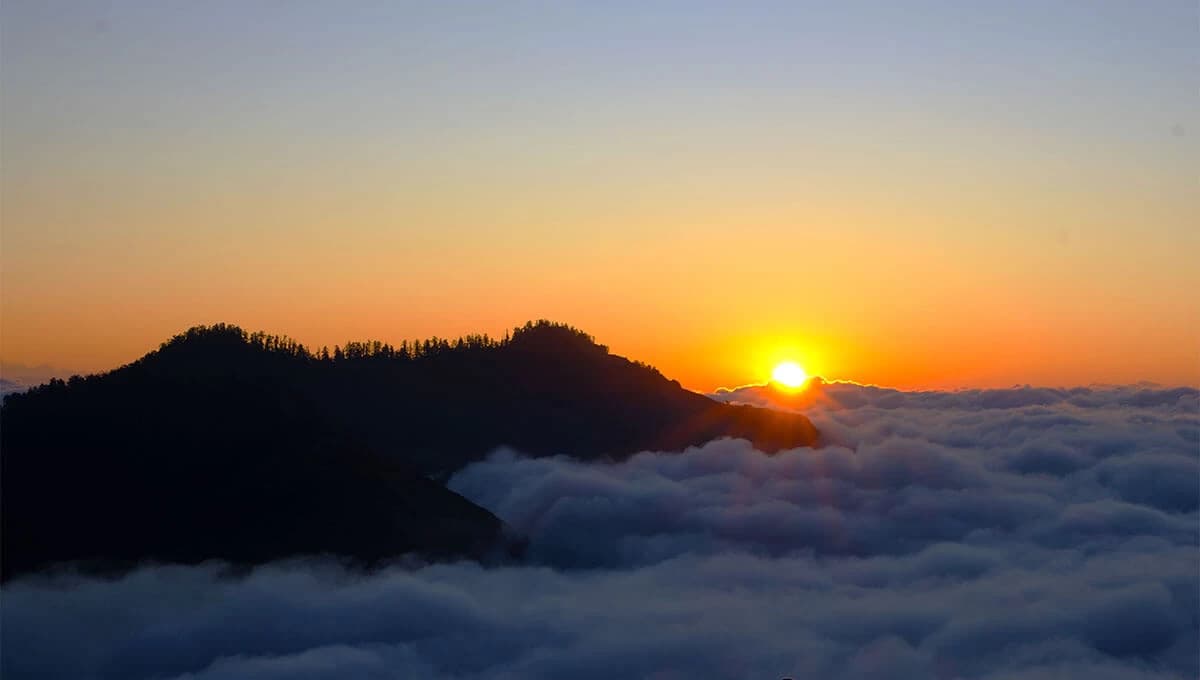 Ghorepani-Poonhill-Trek-Banner-Walkmountain
